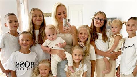 Νόμιζε πως δεν θα γίνει μαμά και τελικά έκανε 10 παιδιά μέσα σε 14 χρόνια!